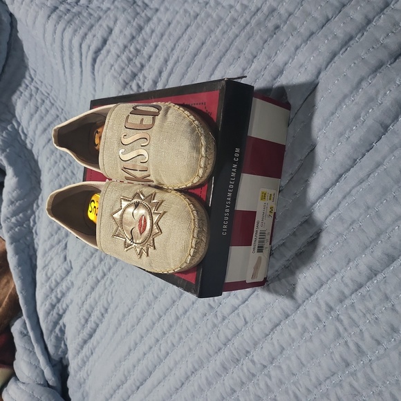 Shoes - Picture 3 of 3